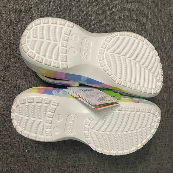 Sold out Crocs Classic Platform tie-dye graphic clog - Picture 5 of 6